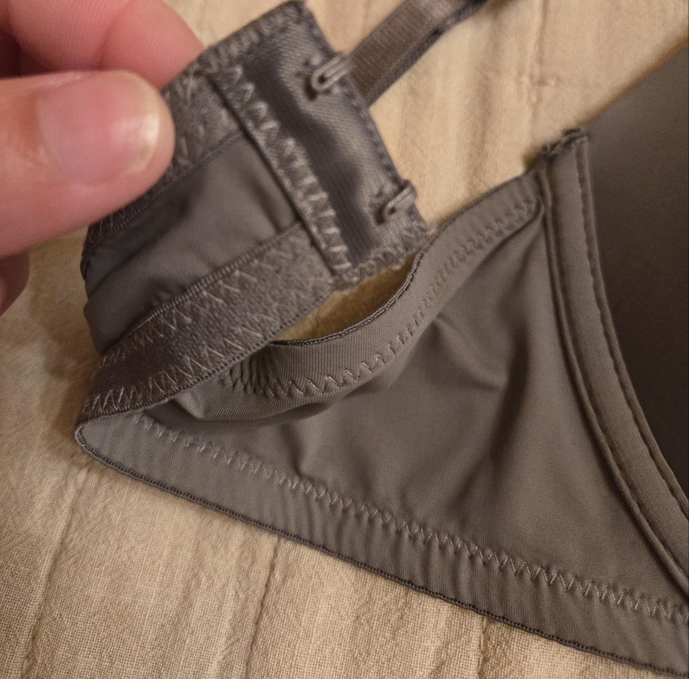 Pair Of Bras Both Fit Like 36C - Picture 11 of 13